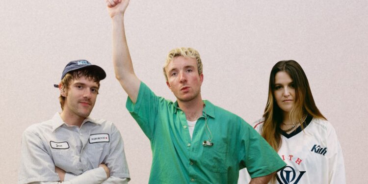 Good Neighbours, Chelsea Cutler