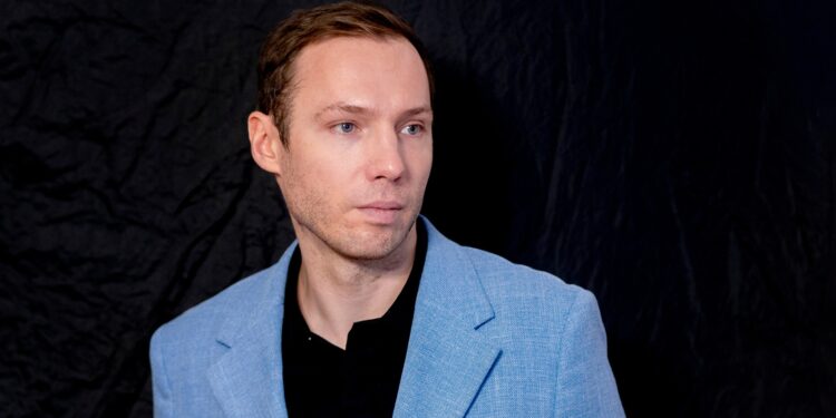 Echoes of Layers by Madis Muul Explores Nature’s Complexity Through Modern Composition